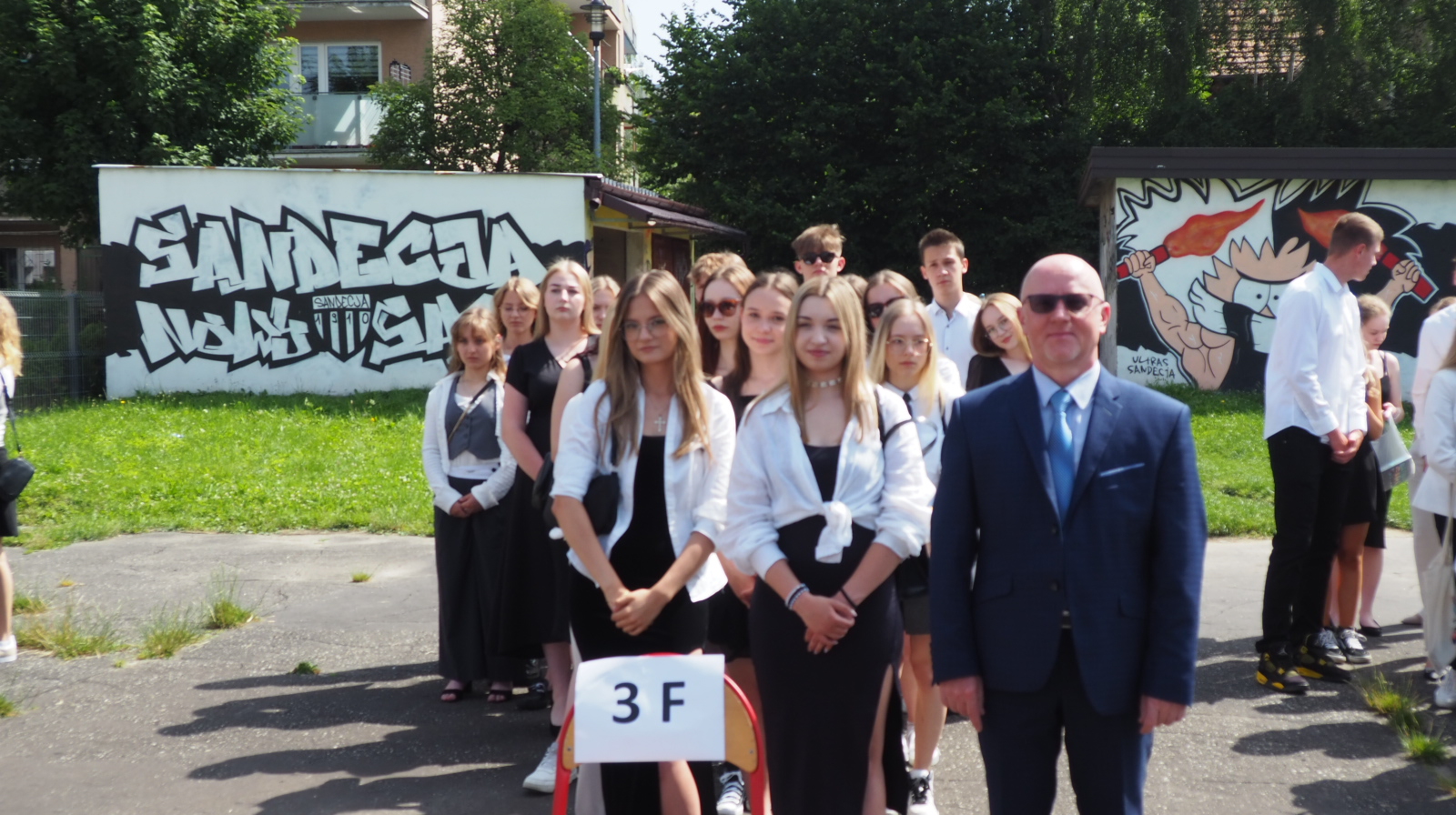Zdjęcie Zakończenie roku 2024 (21)aa9cf082-993c-45f7-9ffe-27884cc1a318.JPG w galerii Uroczystość zakończenia roku szkolnego 2023/2024